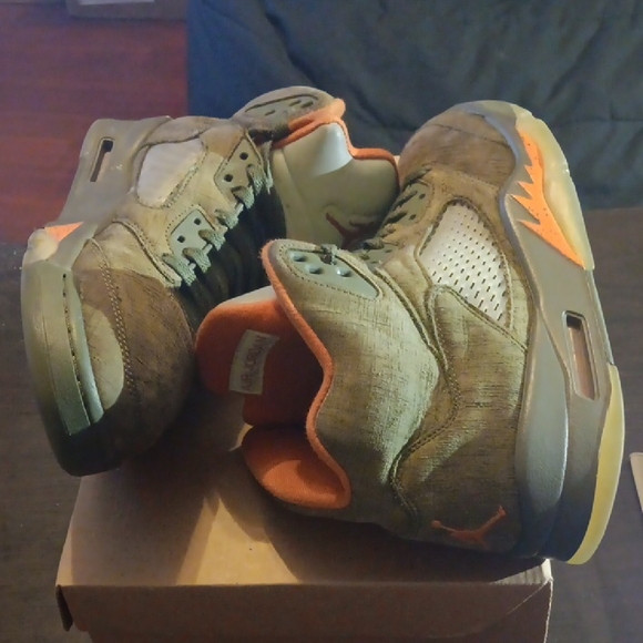 Jordan 5 Retro (2024) Olive Mens SZ 9 Womens SZ 10.5 EUC - Picture 8 of 9